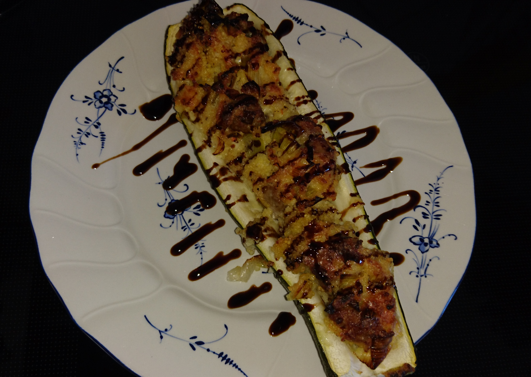 Hirse-Zucchini Schiffchen mit Hackbällchenfüllung - Kochen mit Fleer